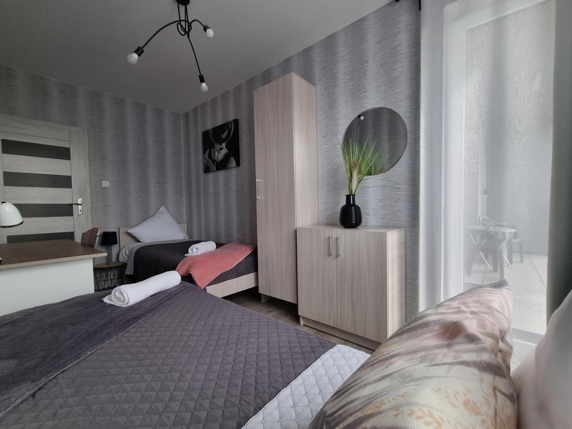Q Apart Grand - Klimatyzowane 3 Pokojowe Apartamenty Przy Manufakturze Z Garazem Gratis, Fv 우치 외부 사진