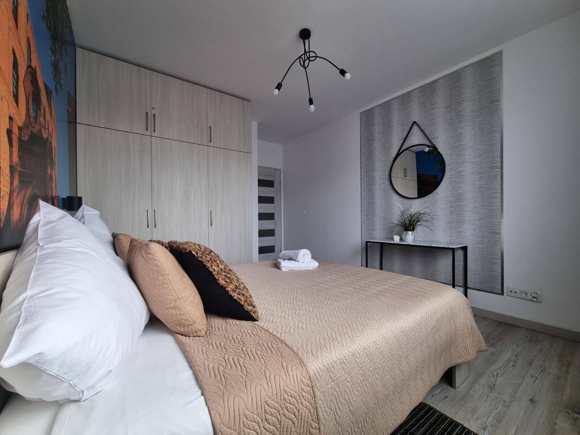 Q Apart Grand - Klimatyzowane 3 Pokojowe Apartamenty Przy Manufakturze Z Garazem Gratis, Fv 우치 외부 사진